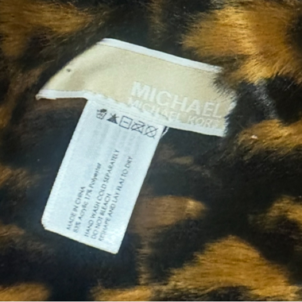 Like NEW! Gorgeous MICHAEL Michael Kors Black and Gold Scarf! Faux Fur! - Picture 3 of 5